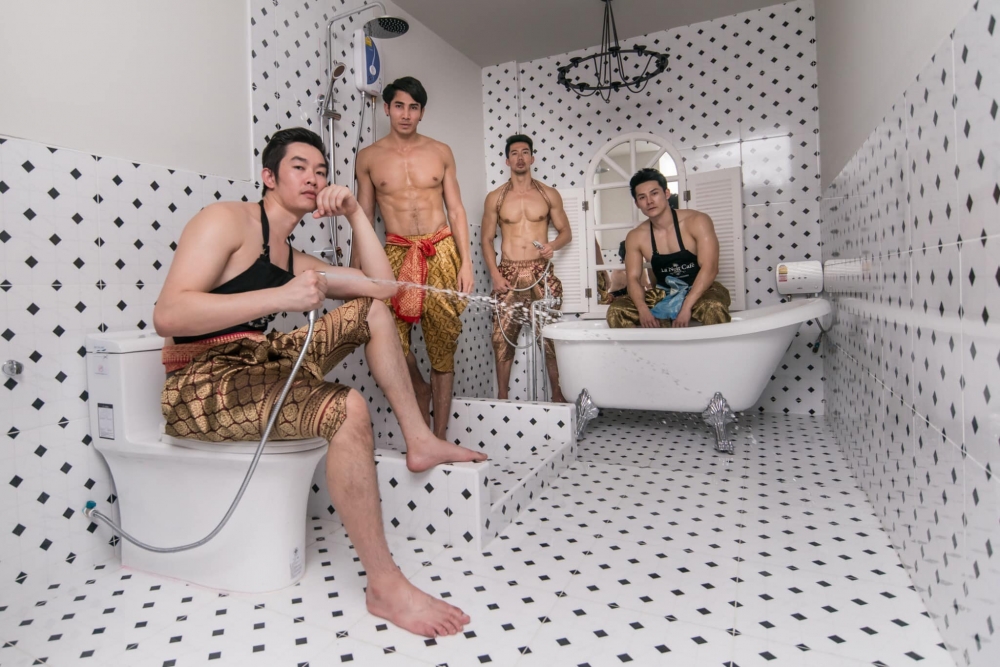 PJ Loft Hotel Lopburi宣傳照以爆肌猛男作生招牌。