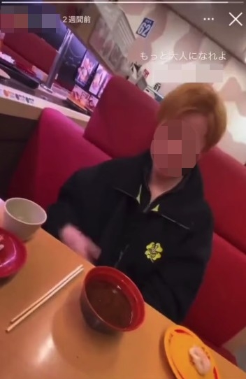 曾有傳媒訪問少年父母，佢哋表示唔能夠透露與訴訟相關嘅事，但佢父親亦忍唔住哽咽落淚，而少年嘅媽媽亦面色憔悴