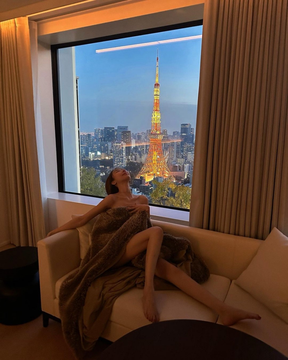 開關之後Cammi多次出國旅遊,住高級酒店