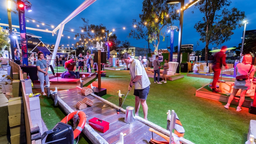 打造成一個好玩的彈出式的迷你高爾夫球場！