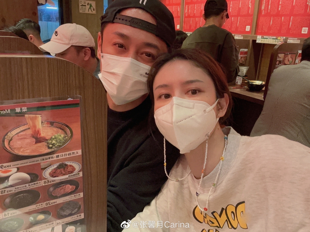 張馨月與林峯結婚後都會晒下恩愛合照同女兒相片