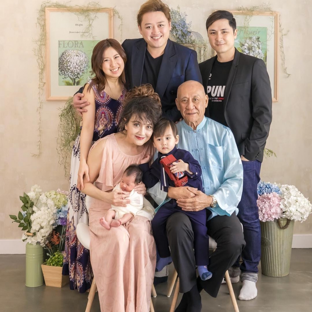 一家人近日未有回應施明情況。