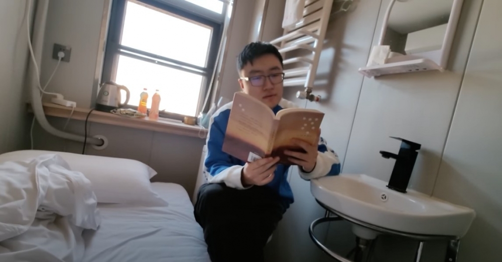 馬桶可以當凳坐