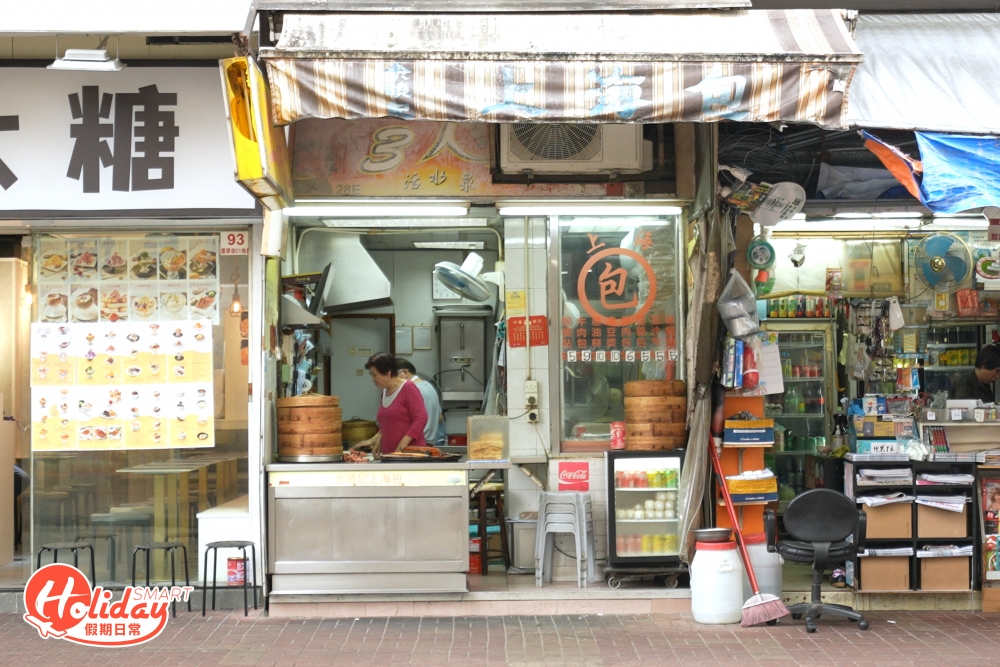 傳統小食老店現今愈來愈少，這間瑟縮於大埔街道的小店，由余氏夫婦共同主理，已於大明里中為街坊服務超過30年。