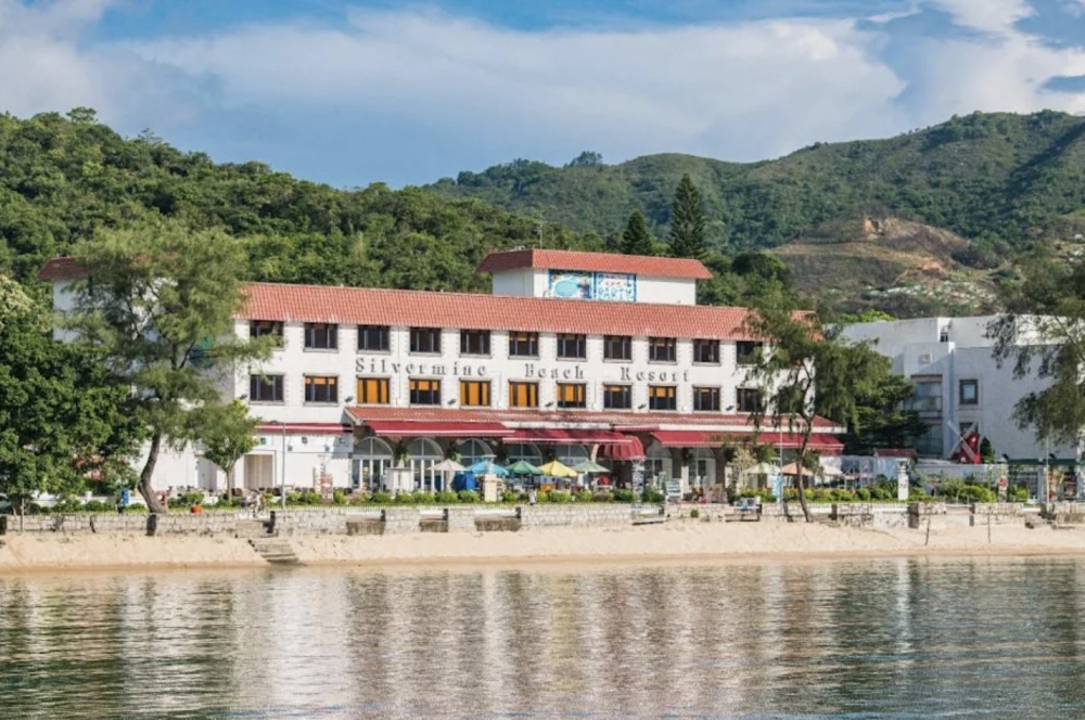 於3月生日的壽星以$868起即可入住銀鑛灣渡假酒店雙人標準客房，而且可於酒店享用雙人早餐、雙人晚餐及生日蛋糕。