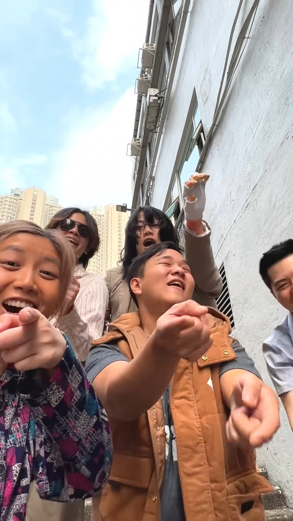 影片嘅最後，一班人「串觀眾」。