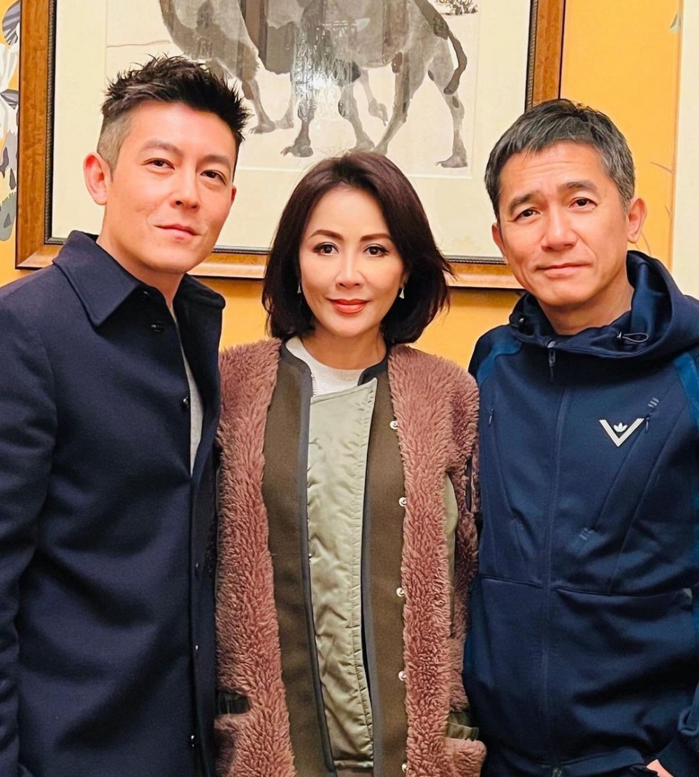 最近Edison同梁朝偉、劉嘉玲夫婦合照卻獲讚重回顏值巔峰。