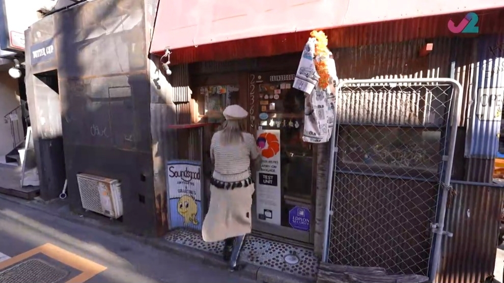 下北澤車站隔離嘅中古玩具店。