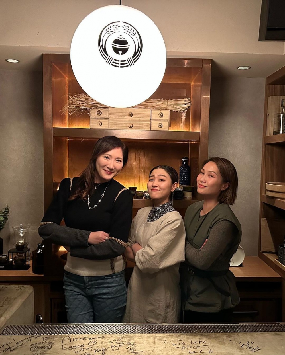 袁彩雲曾主持旅遊節目同飲食節目，袁彩雲本人精通5種語言，亦主持過體育節目