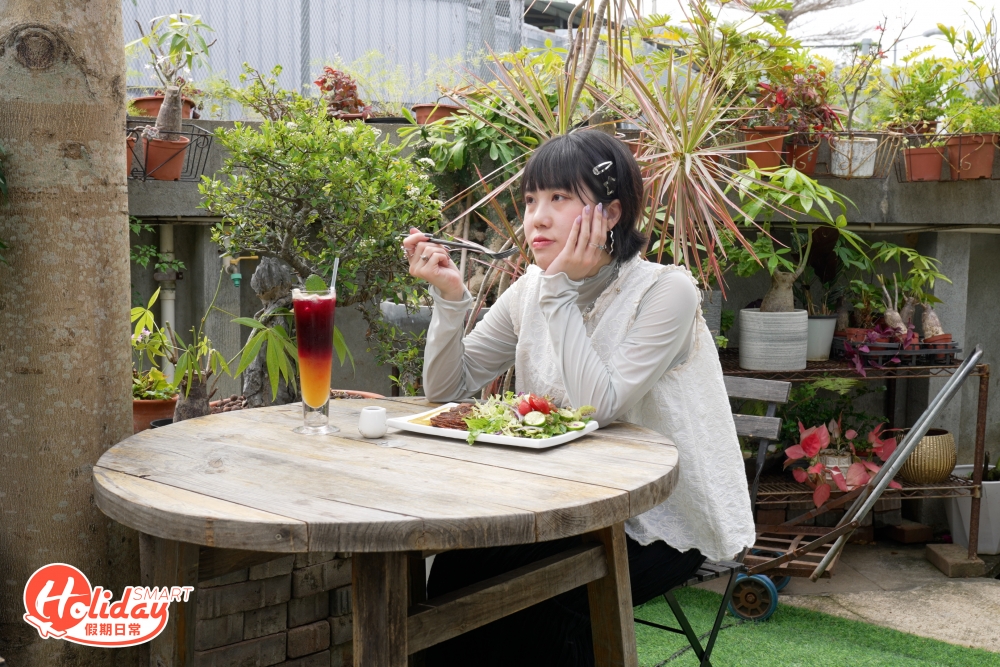 店家主要提供輕食及飲品，以有機食材作為賣點，新鮮健康又好吃。