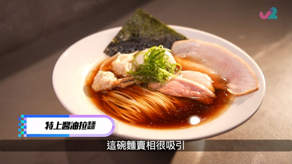 拉麵有豬肉、鴨肉、雞胸肉、雲吞、雞蛋等多種配料。