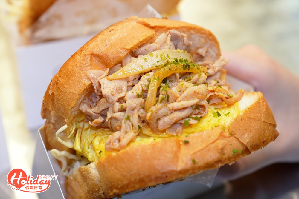 而鹹牛肉吐司食落香濃惹味;韓風豚肉芝士吐司味道層次豐富,豚肉炒得濃香爽口,每款相當足料!