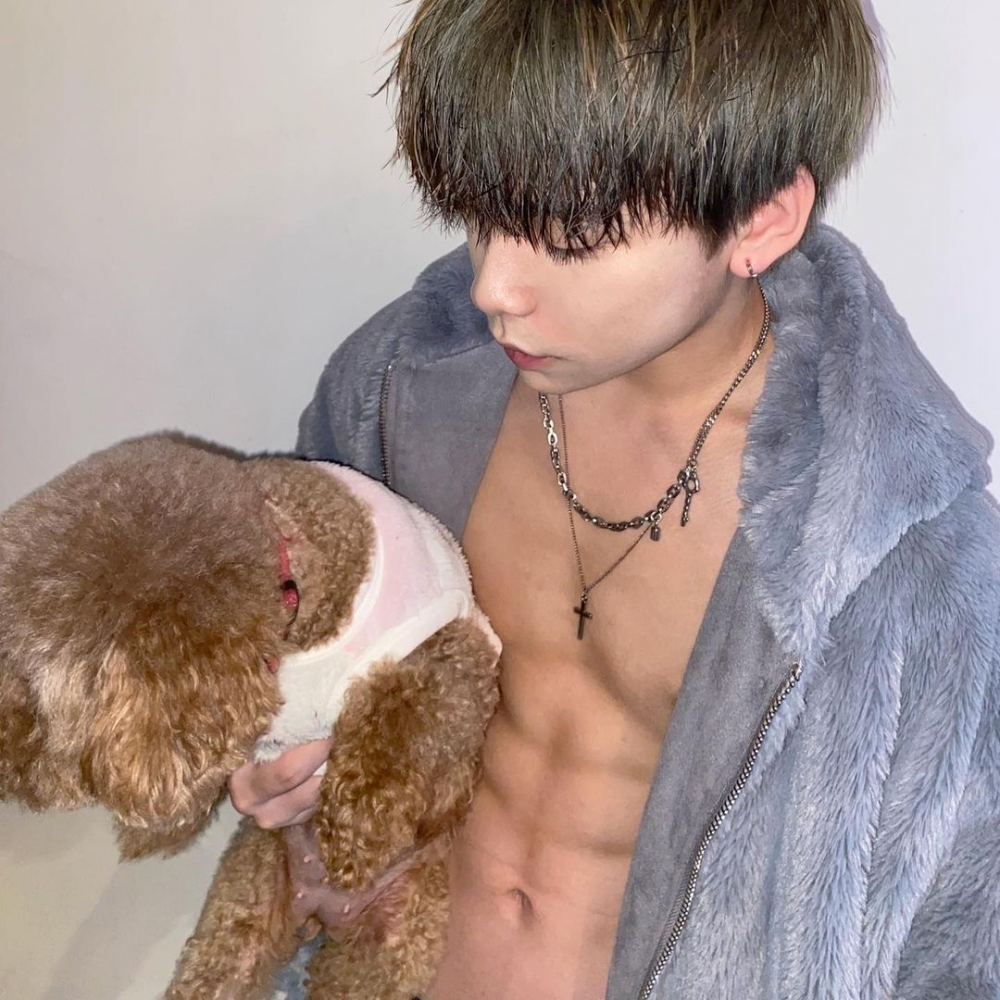 羅梓龍騷肌相。