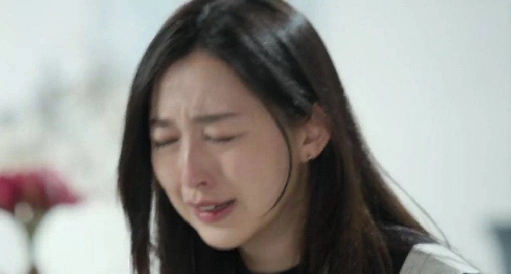 網民指片中受害者跟方力申緋聞女友很似