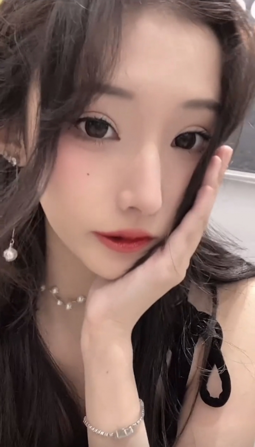 內地網紅李恩表示要揭開都美竹真面目