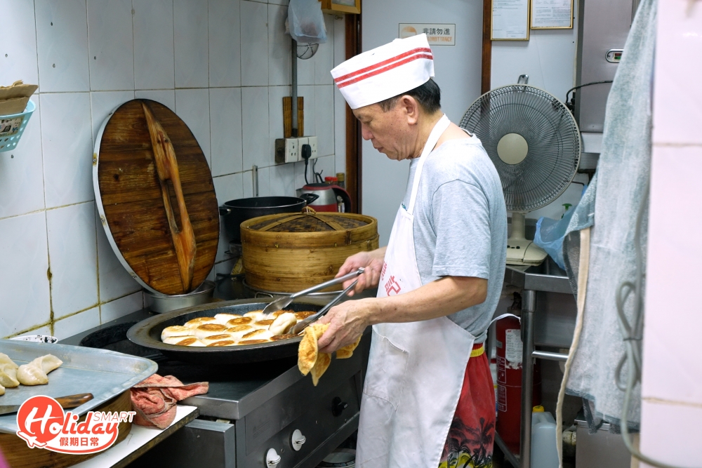 余伯伯表示已經做到尾聲，隨時都會退休，而且老店已被現今社會逐步淘汰，沒有年輕人願意投身包點行業。