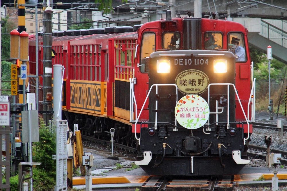 嵐山以超多漂亮景點著稱，搭小火車的同時梗係要順便打卡各大熱門景點！