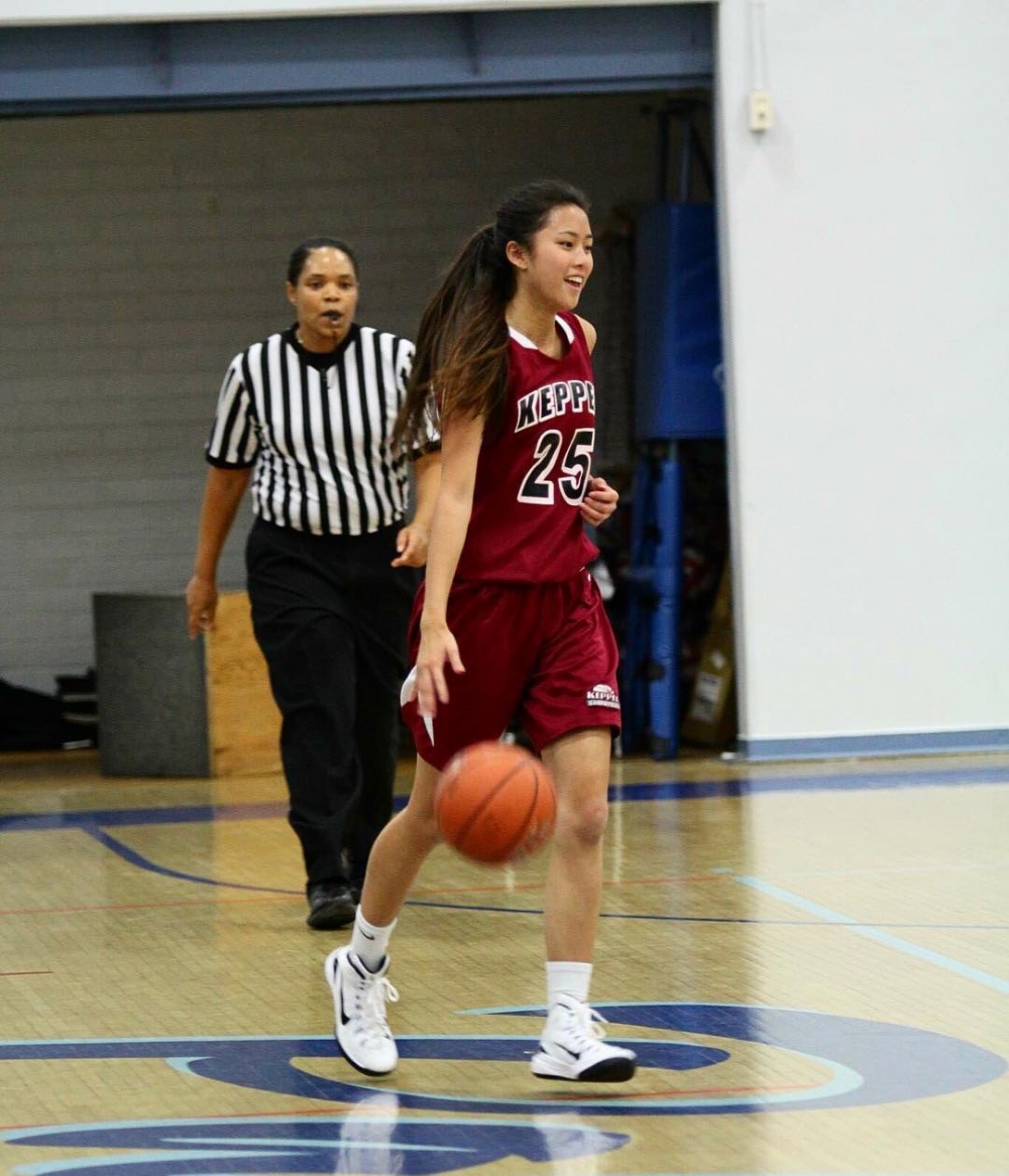 劉穎鏇又晒出以前參加女子籃球隊嘅相片，充滿活力