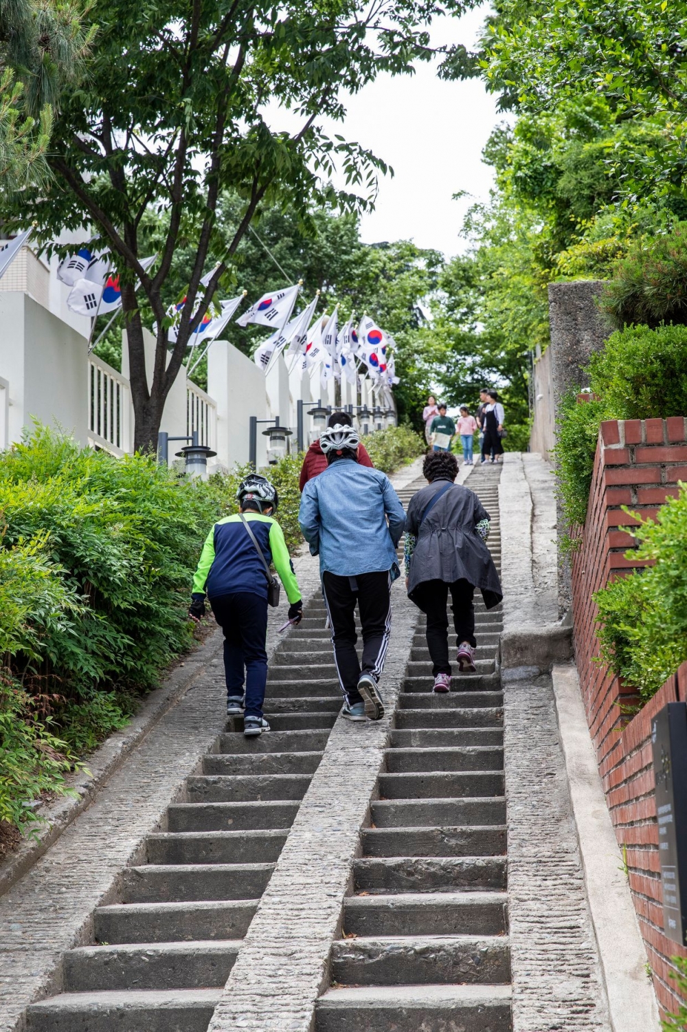 韓國政府計劃於5月起縮短隔離期至5天，並且7月全面解禁！