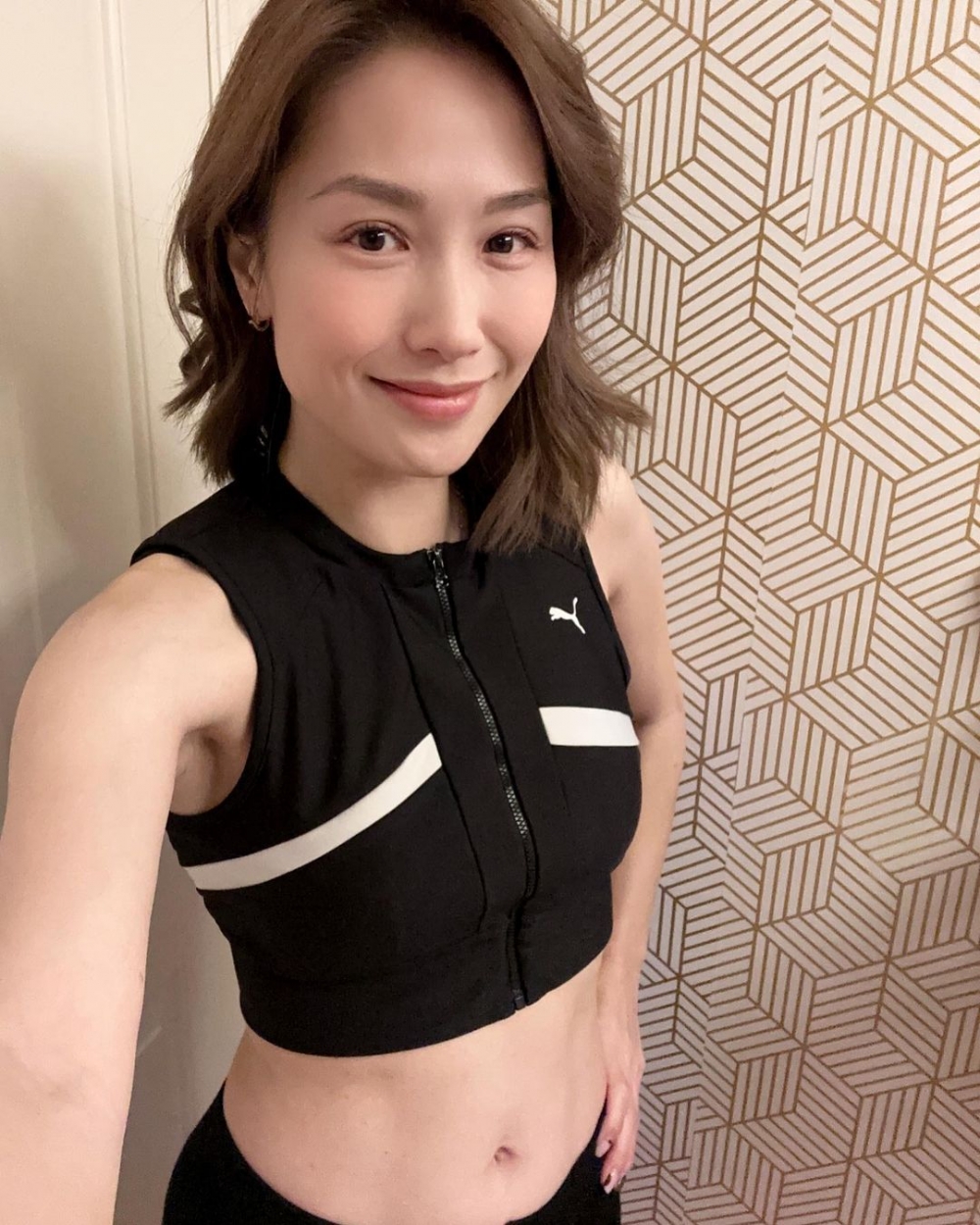 即使唔再喺幕前工作袁彩雲都保養得宜