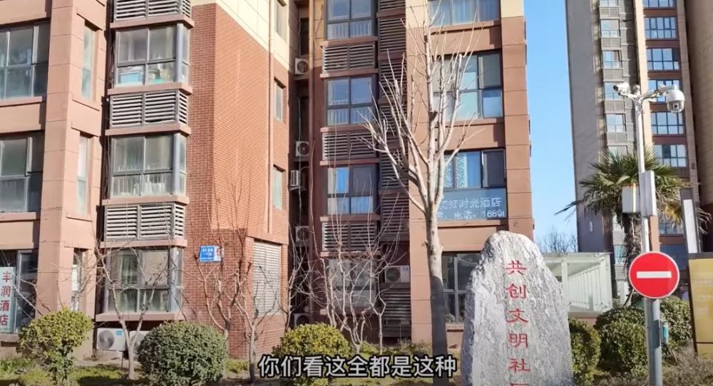 「黑貓長」表示這個小區附近都是這種小酒店