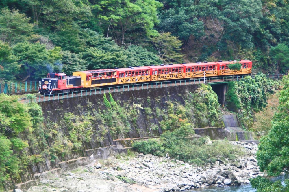 嵐山小火車的路線全長約7.3公里，單程約25分鐘。