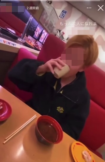 鄰居表示少年嘅媽媽本來係一位美人，但事件發生後消瘦憔悴不少