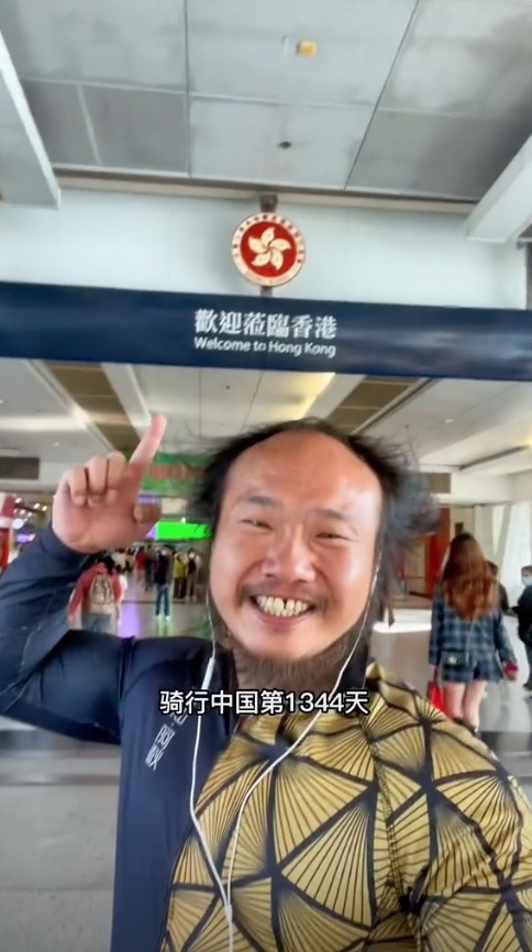 阿秋係一位90後男生，佢2019年起於潮汕出發，踩單車環遊中國。