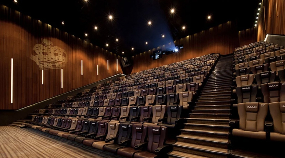 成為英皇戲院VIP會員（年費$150），可享全年購票高達85折、獲贈80代幣(享戲票買一送一優惠一次)、免費袋裝爆谷一個及超過$300戲票及小食現金券，於生日月份更獲贈電影贈券及生日餐飲贈券。