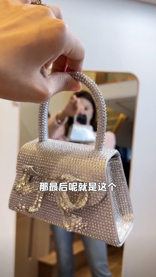 閃石手袋被網友嫌棄
