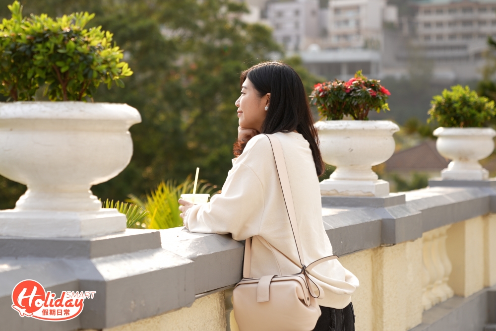 沒位置的話也可以到附近露台享用，一邊看著海景，一邊歎著咖啡麵包，感覺悠閒愜意。