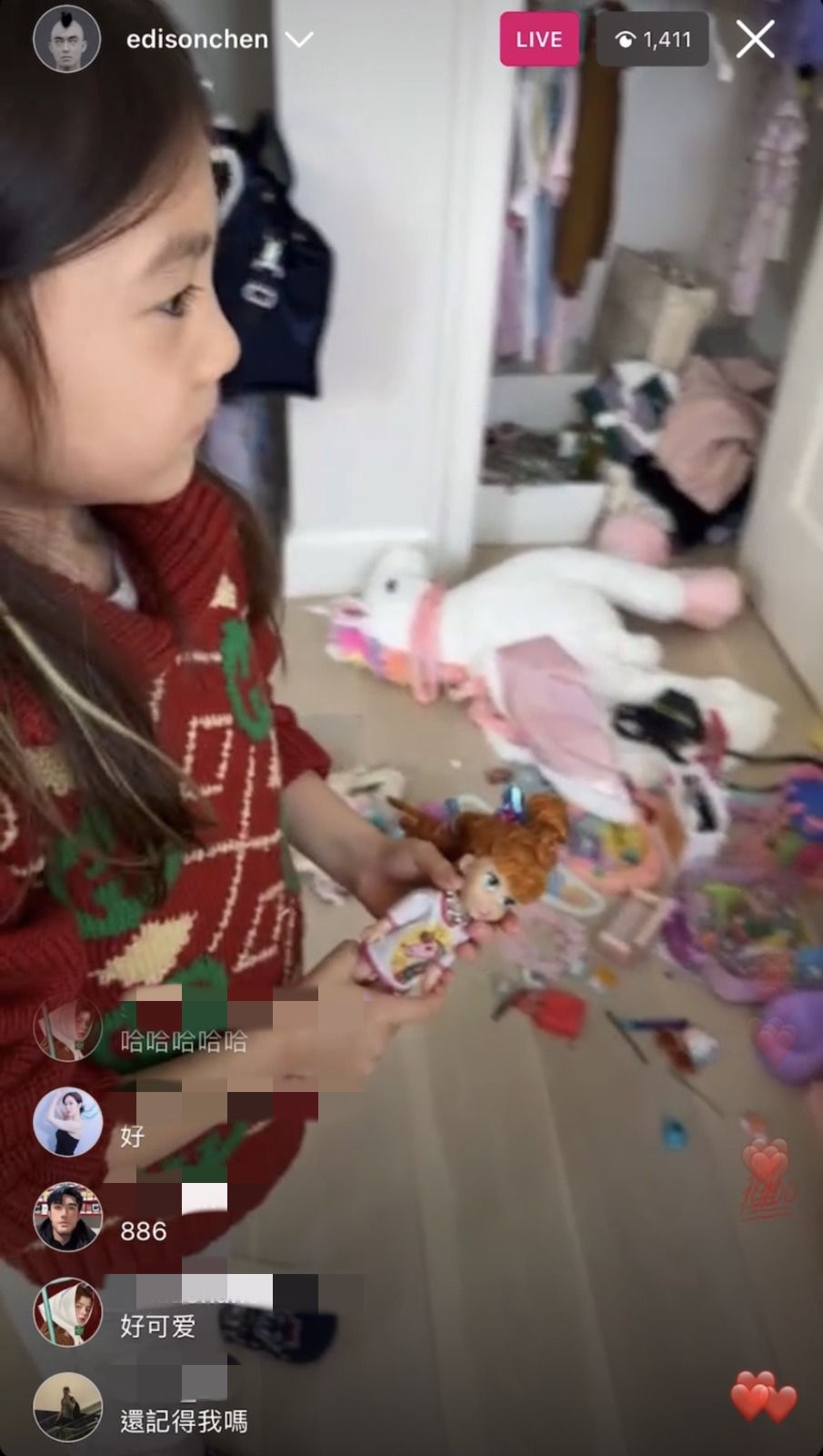 玩具房一片混亂