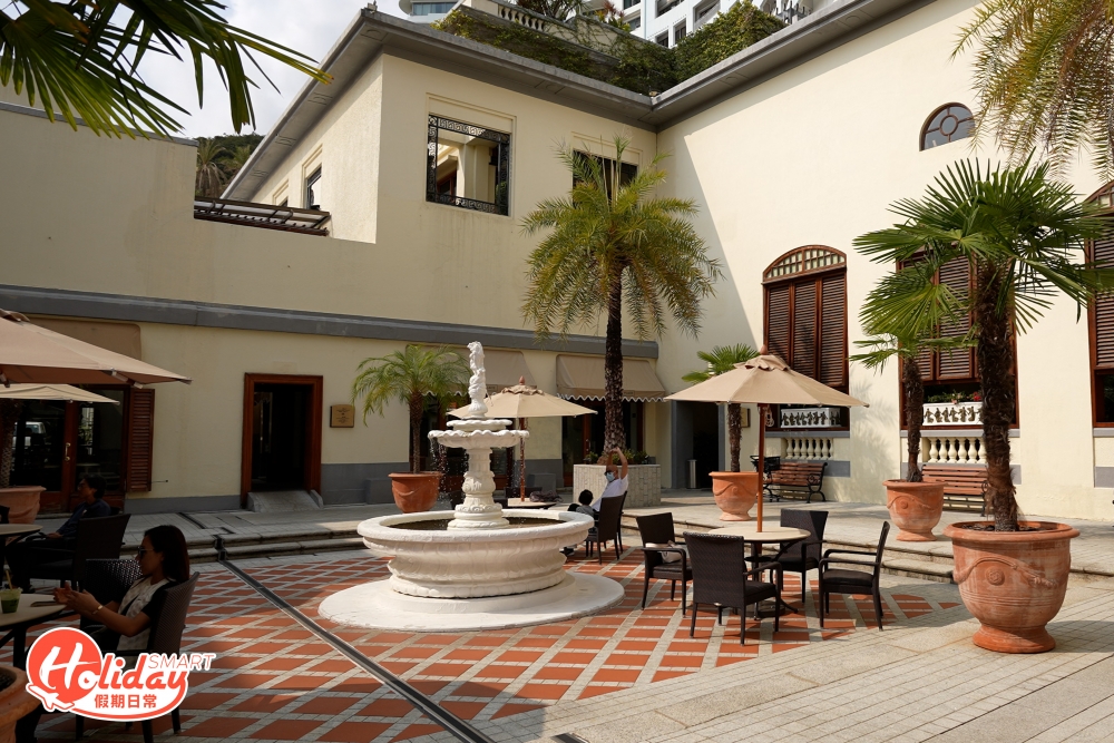 重建後保留了酒店部份原貌及磚瓦結構 ，裝修沿用殖民地風格，以白色及棕色作主，充滿歐陸風情！