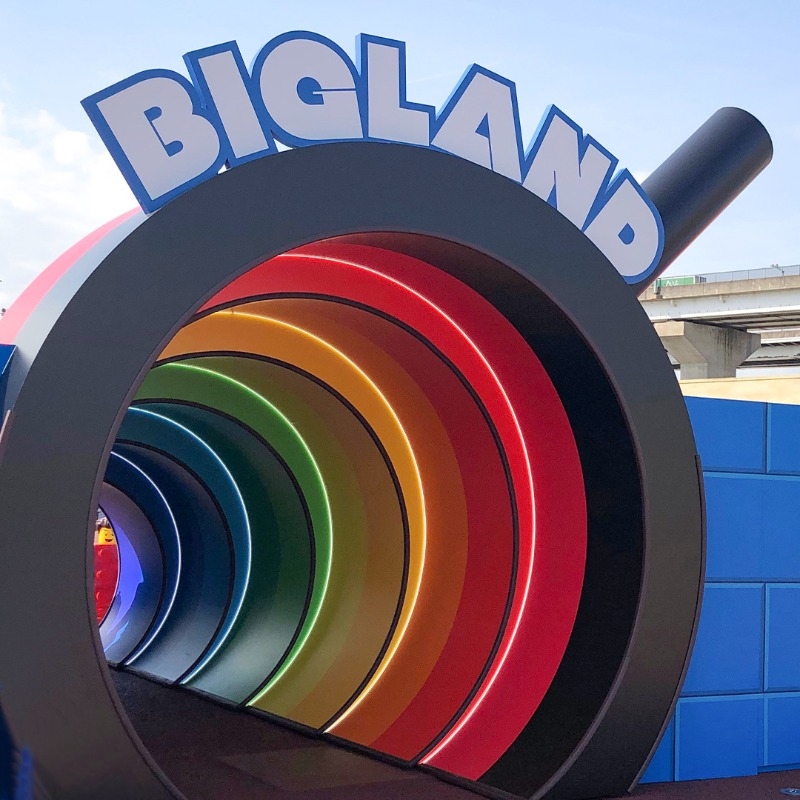 進入「BIG LAND」猶如誤闖入大人國！