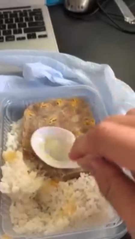 硬過石頭嘅「粟米肉粒飯」令好多香港人都好難忘
