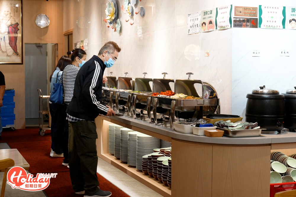 新店則轉型至自助餐形式,食客可以自行到自助餐桌中取食物,令不少街坊大讚!