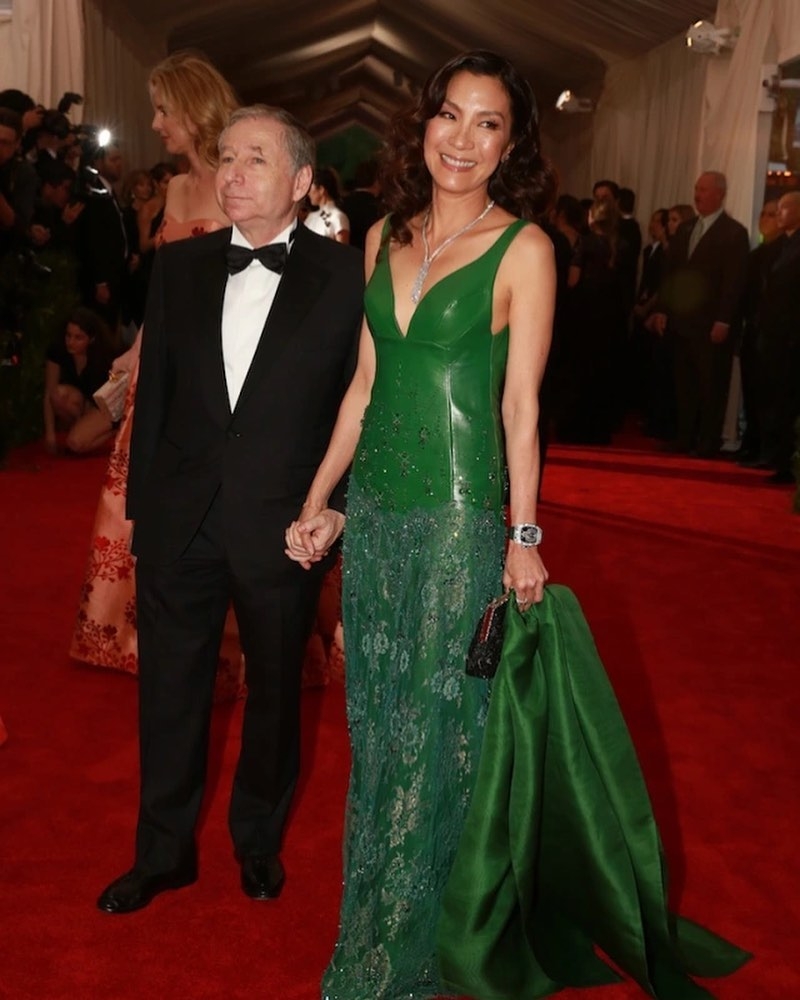 楊紫瓊2004年大方認愛，當時佢表示喺一次晚宴Jean Todt對佢一見鍾情，更向佢表白示愛