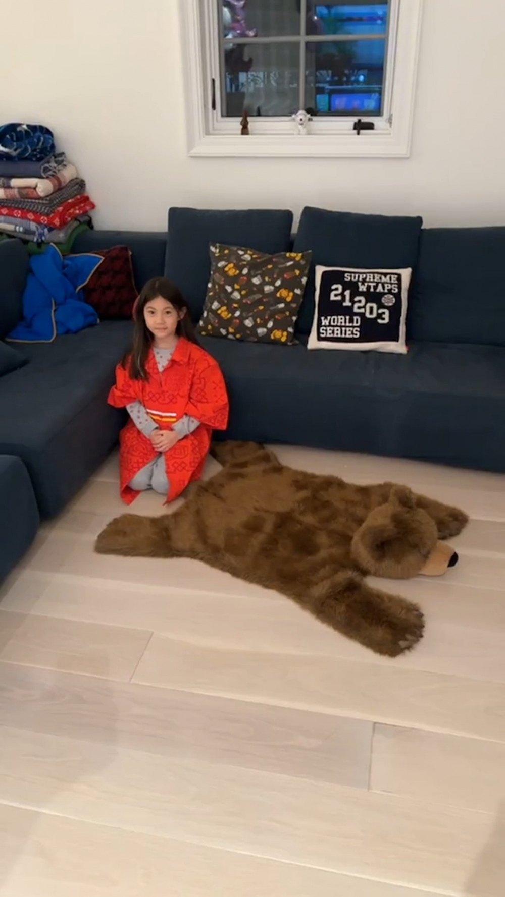 Alaia穿起Edison服裝品牌CLOT與麥當勞合作的新裝