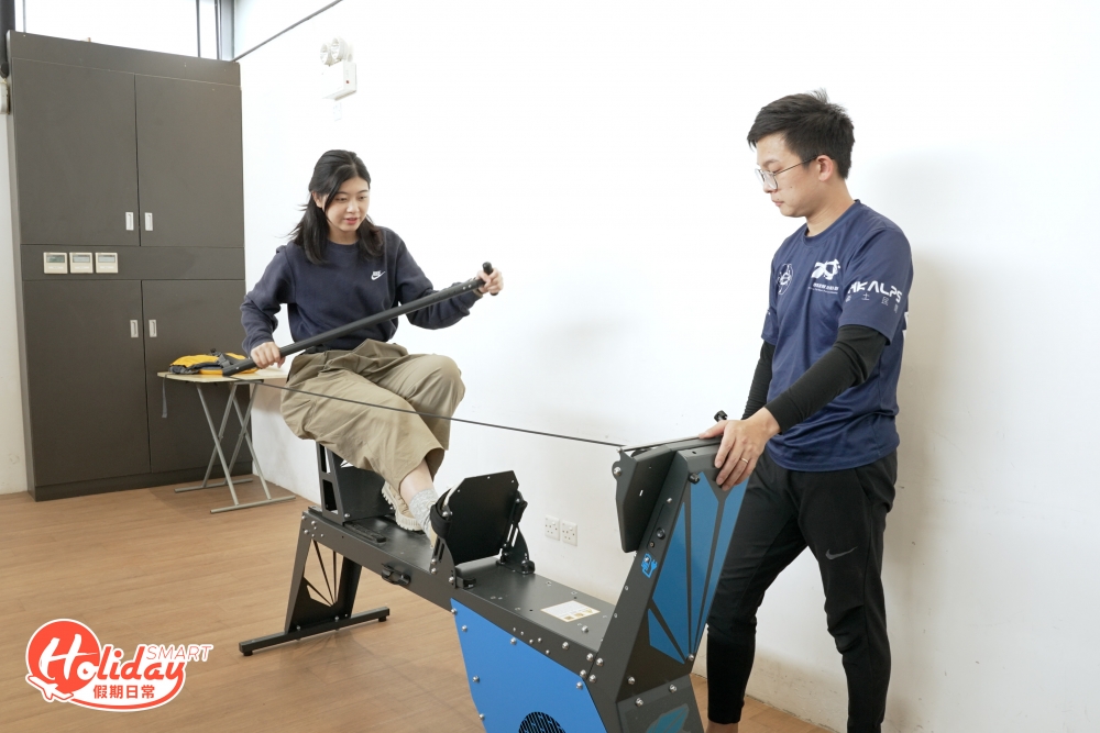 隨了提供恆常課程，中心定期舉辦比賽與同樂日，讓各位水上運動愛好者在市區也能體驗到水上活動的樂趣！