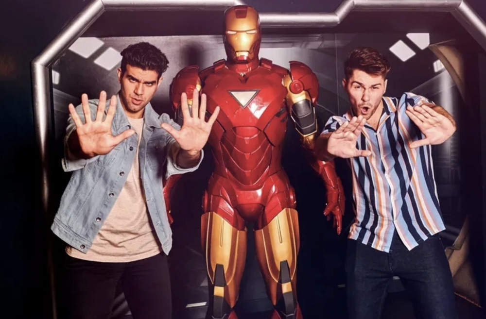 香港居民只需於生日當天或者生日前後7天，與最少一名現場購買尊尚套票的親友一同進場，即可享免費入場，不過優惠只適用於經香港杜莎夫人蠟像館正門售票處售賣及使用。