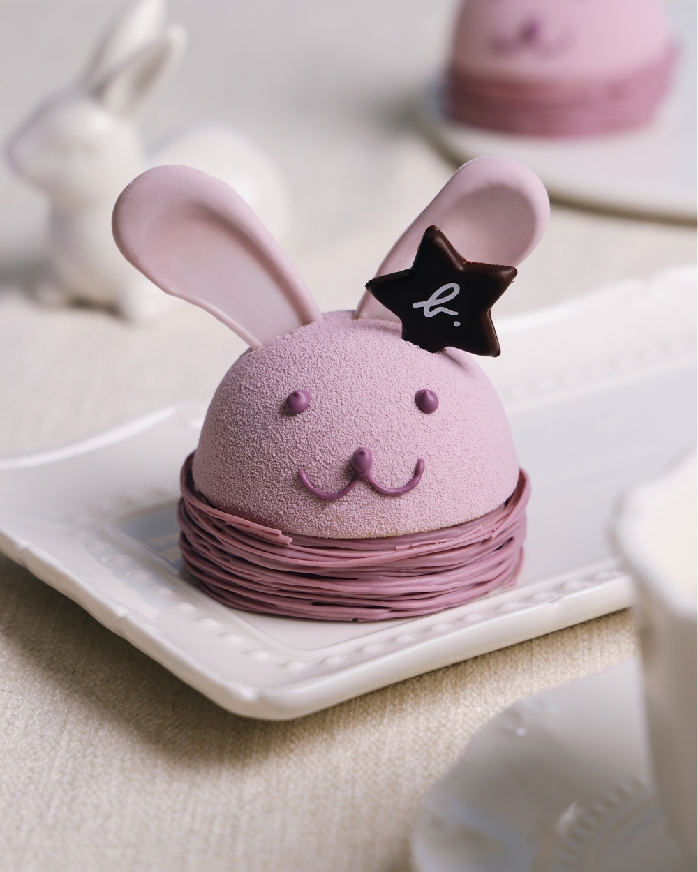 可愛兔仔造型乳酪慕絲蛋糕。