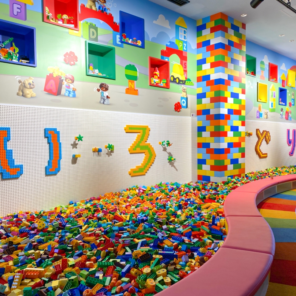 餐廳內設有有LEGO積木波波池，小朋友的玩樂天堂！