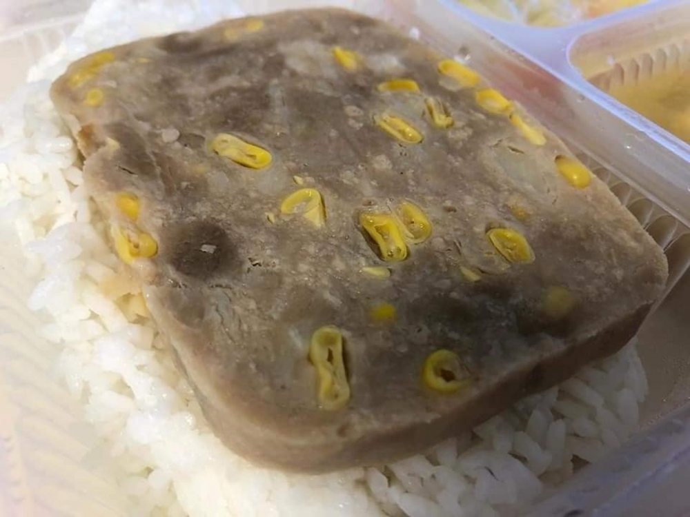 硬過石頭嘅「粟米肉粒飯」令好多香港人都好難忘