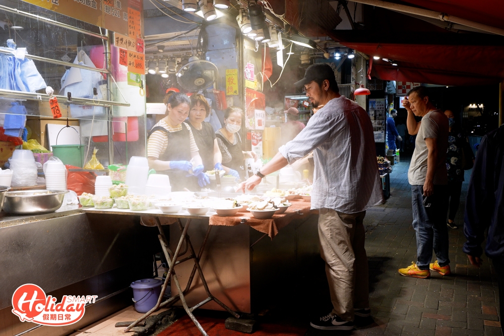 這裡並沒有餐單或價錢牌，只能眼見甚麼就點甚麼。