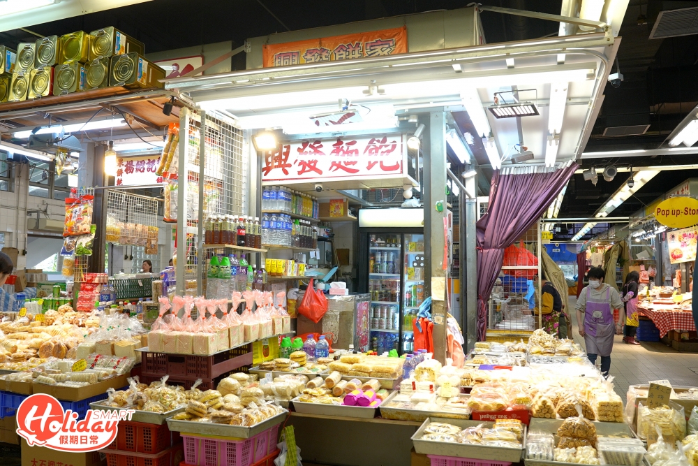 興發餅家是一間擁有近60年歷史的老字號餅店，深受街坊歡迎。