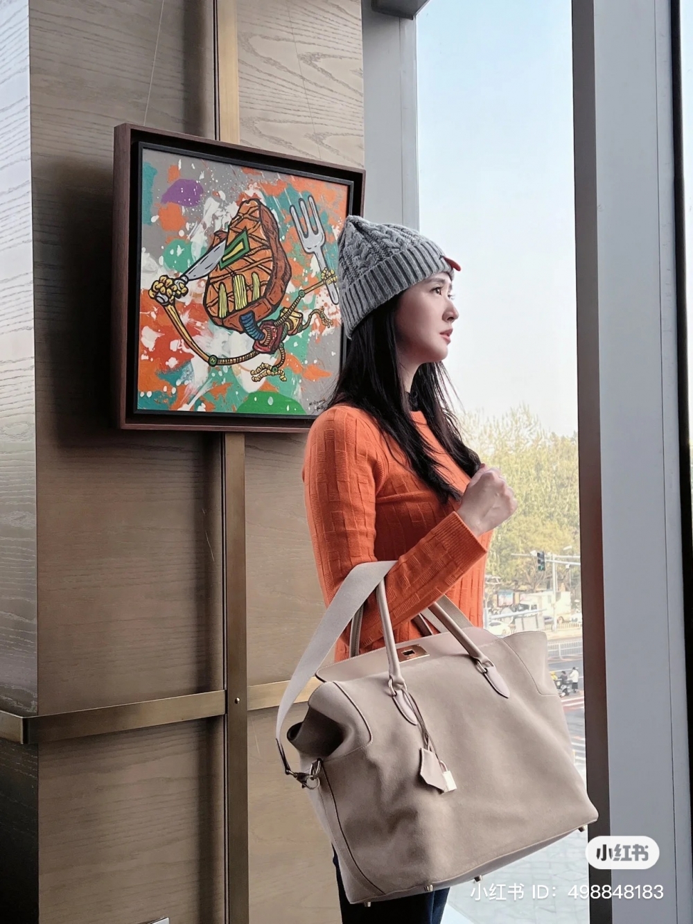 王妤嫻指大袋更加好用,裝到多啲嘢。