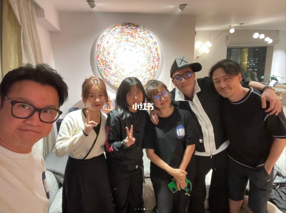 林峯早前的朋友聚會合照就被網民指形象瞬間崩壞