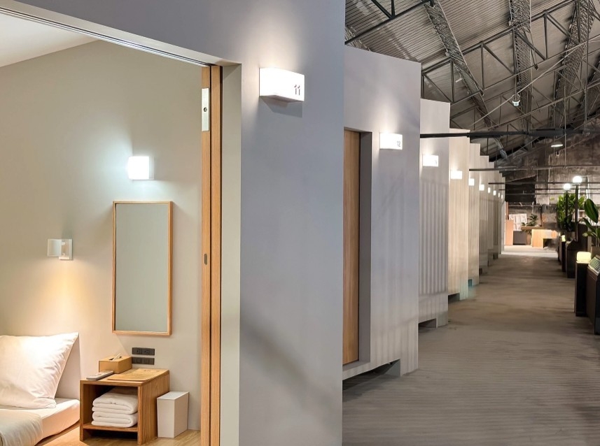 並列嘅房間睇落就好似積木盒咁。