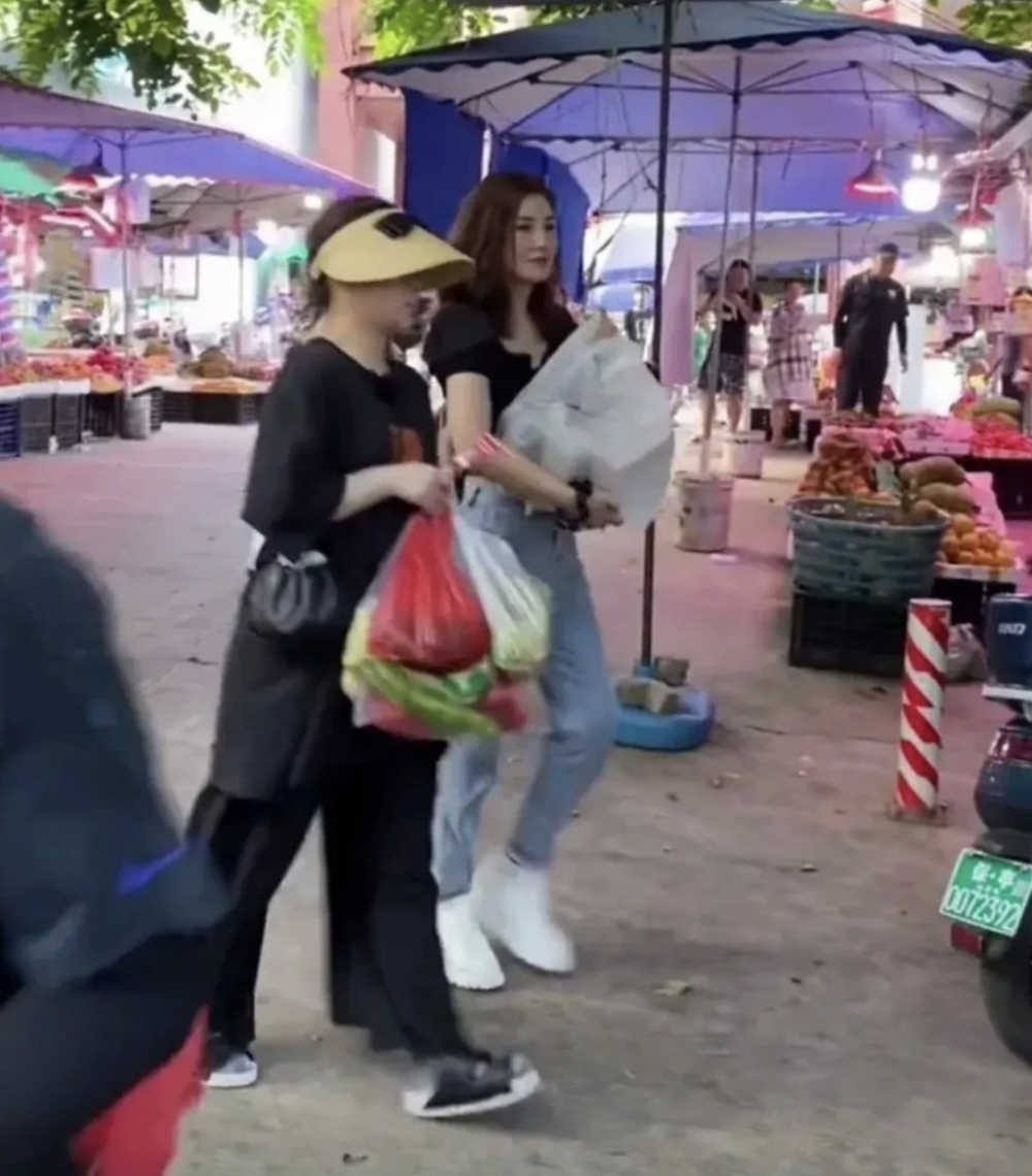 阿嬌私底下偏愛著鬆身衫