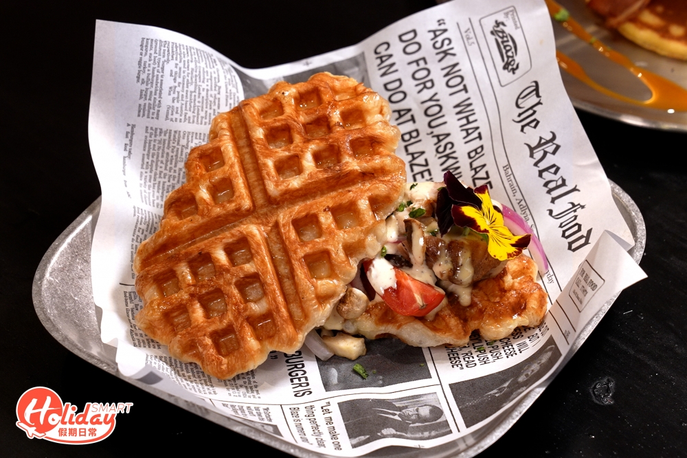 熱帶青檸燒雞肉牛角包窩夫都是人氣之選，鹹中帶點酸甜。